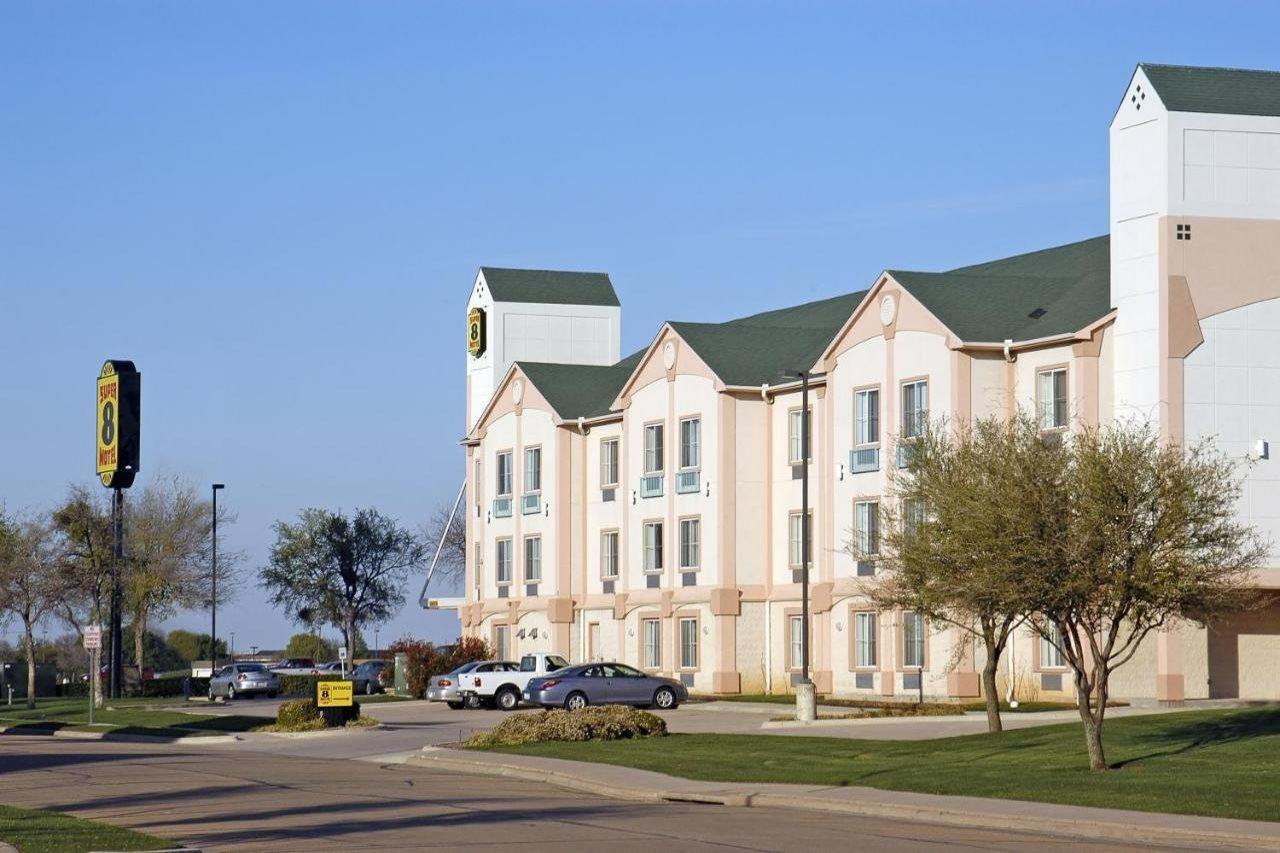Super 8 By Wyndham Irving/Dfw Apt/North Buitenkant foto