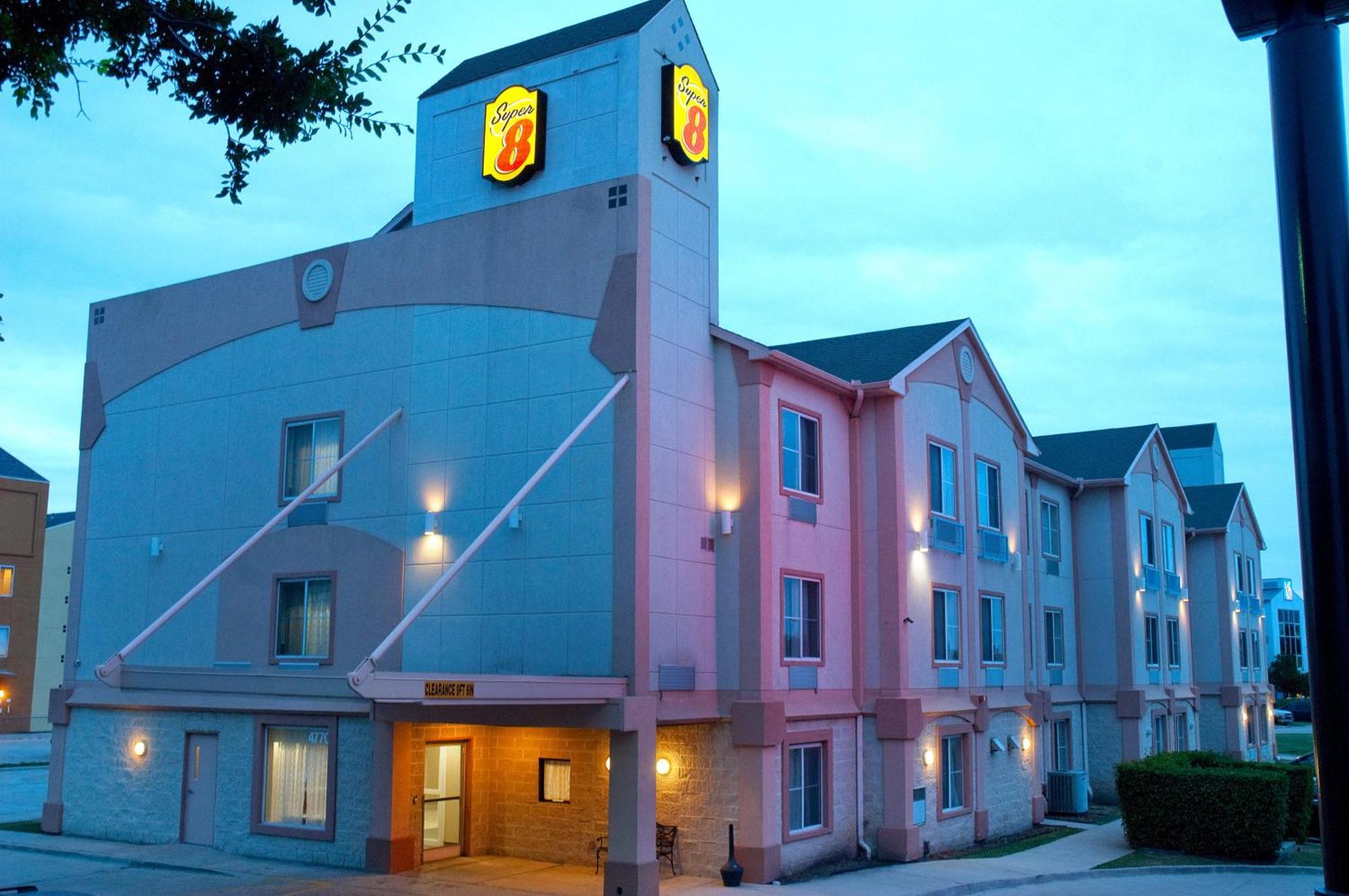Super 8 By Wyndham Irving/Dfw Apt/North Buitenkant foto