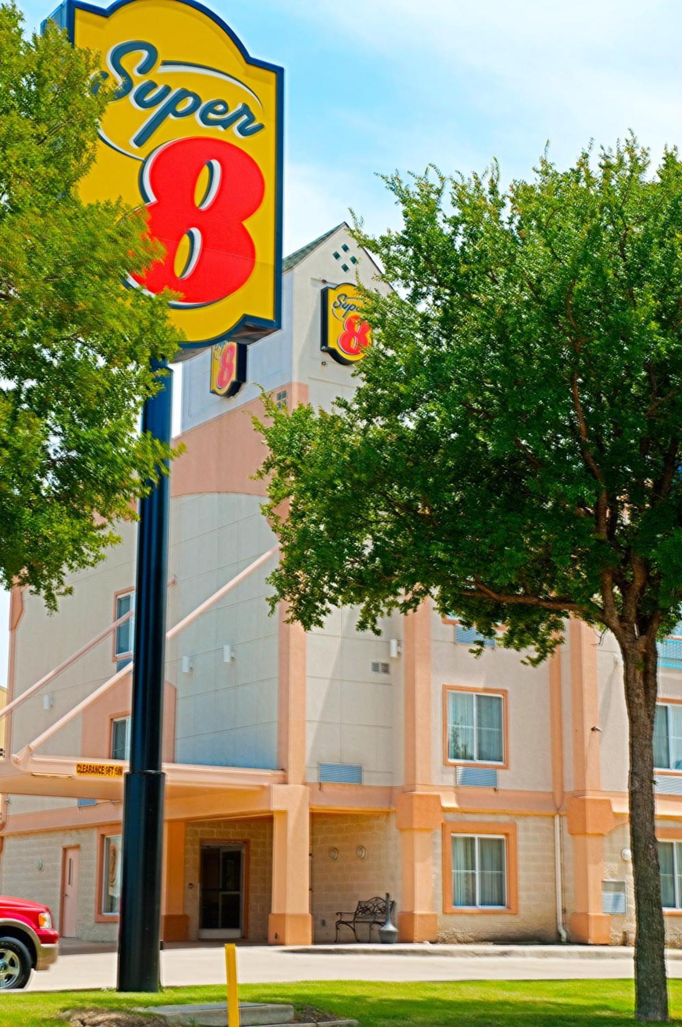 Super 8 By Wyndham Irving/Dfw Apt/North Buitenkant foto