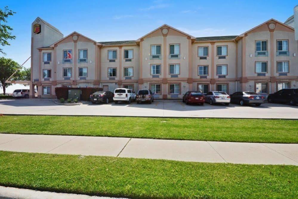 Super 8 By Wyndham Irving/Dfw Apt/North Buitenkant foto