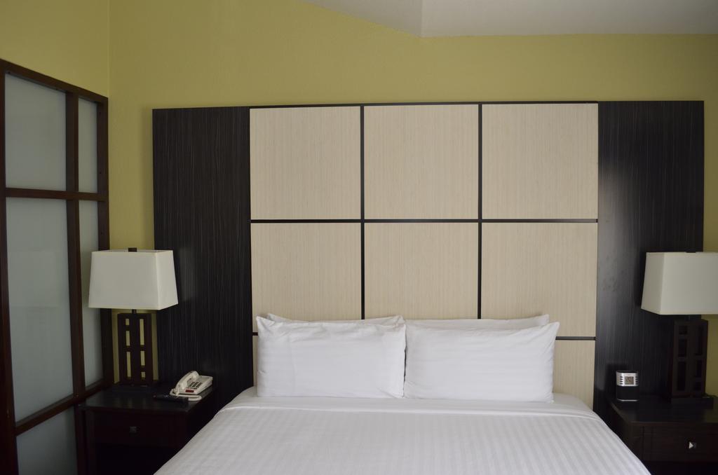 Super 8 By Wyndham Irving/Dfw Apt/North Buitenkant foto